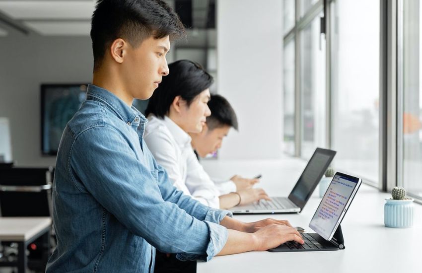 9 Perbandingan Utama Bahasa Pemrograman Julia dan Python